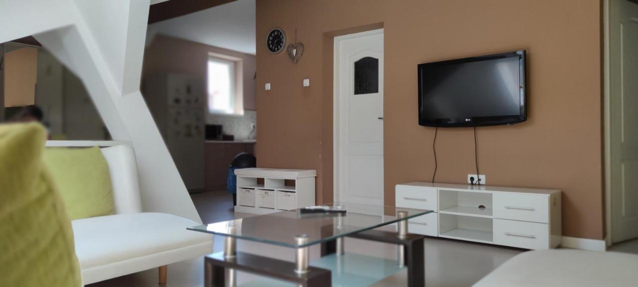 Hysteria Central Flat Oradea Buitenkant foto